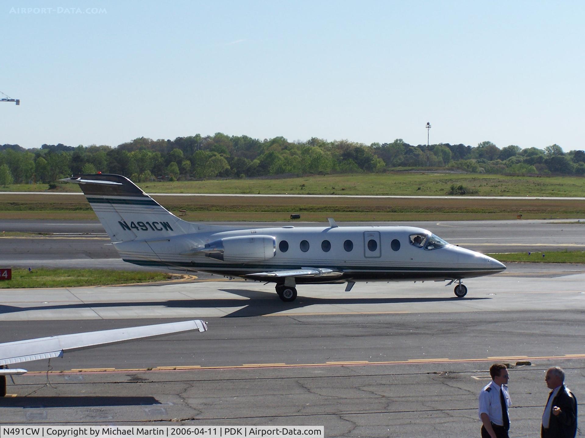 N491CW, 1994 Beech 400A Beechjet C/N RK-91, Taxing to Runway 2R