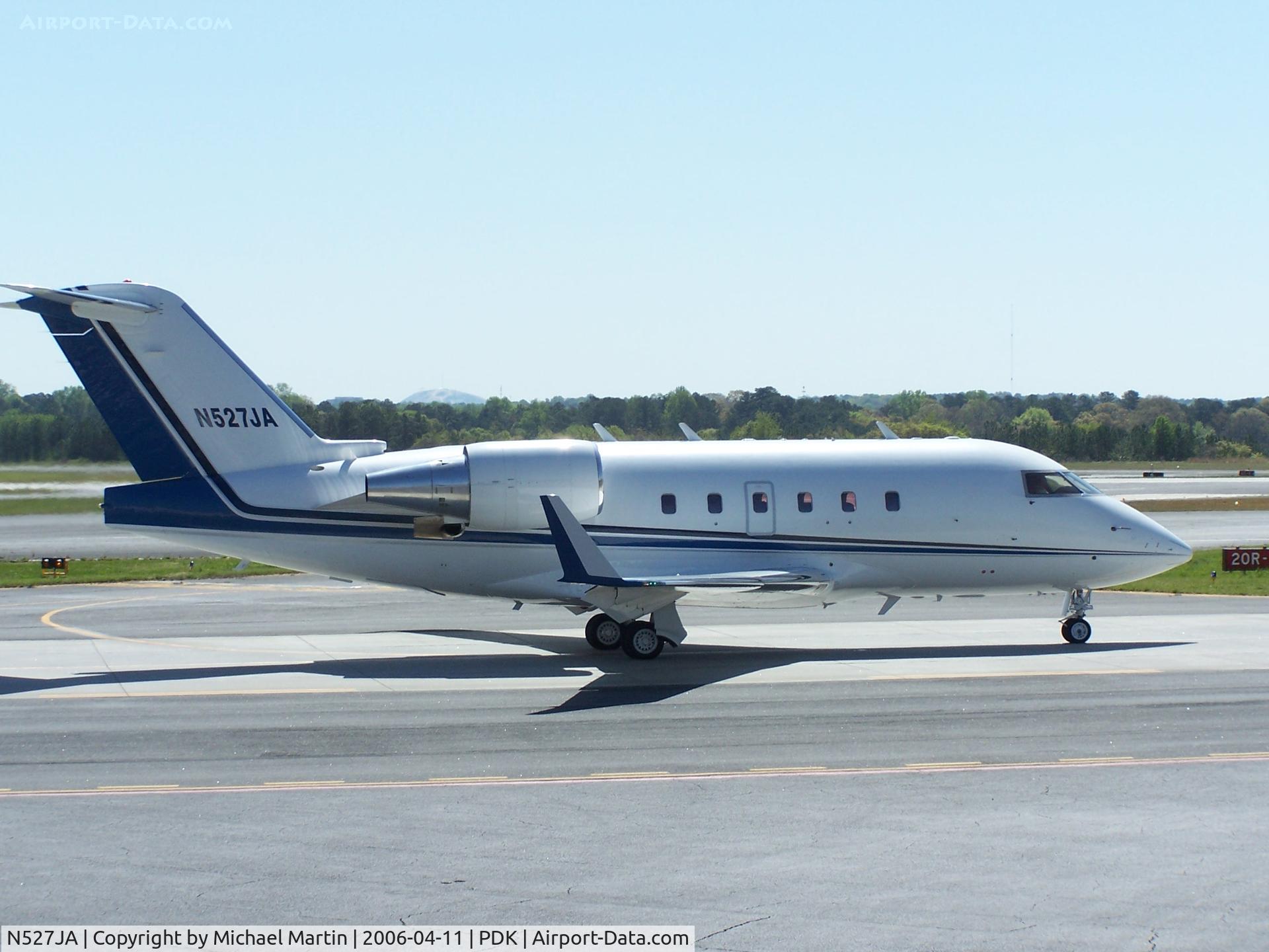 N527JA, 1989 Canadair Challenger 601-3A (CL-600-2B16) C/N 5058, Taxing to Runway 2R