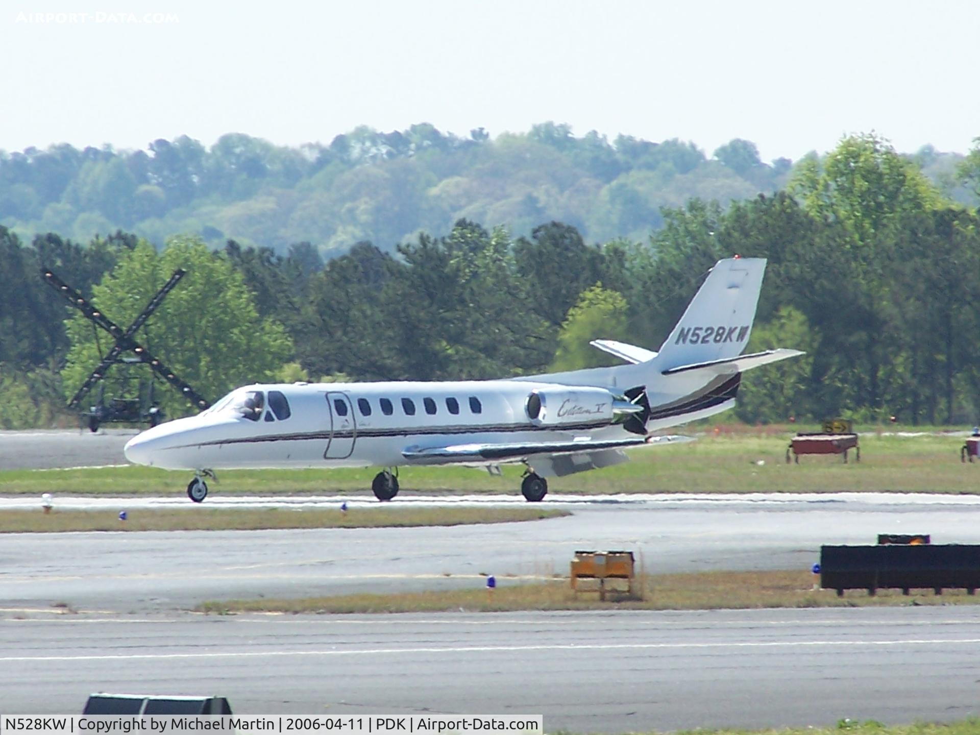 N528KW, 1993 Cessna 560 C/N 560-0224, Landing 2R - Registered to National Corporate Research