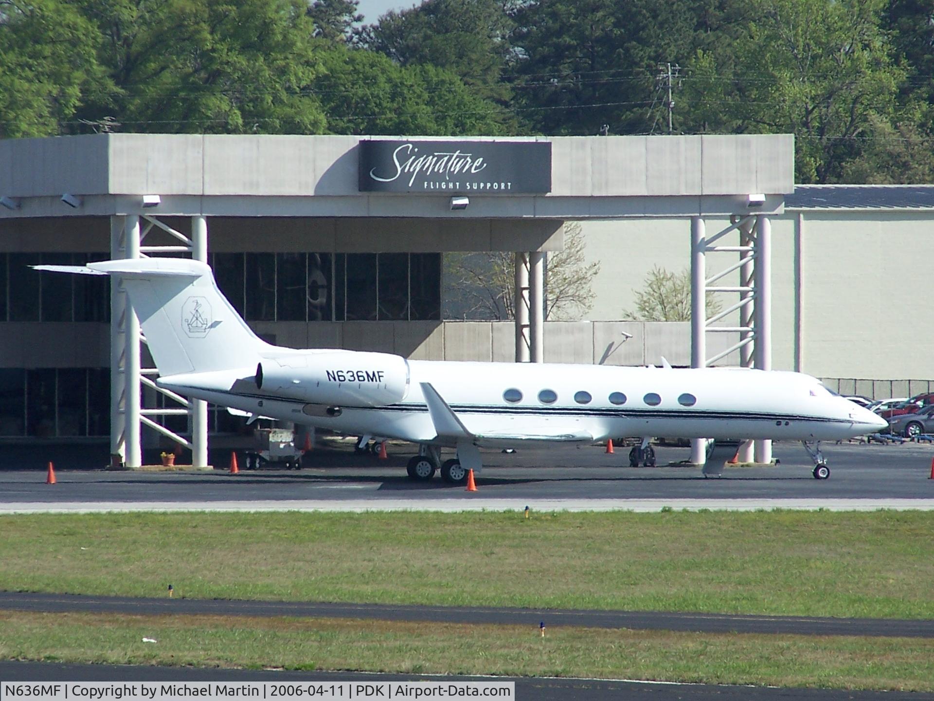 N636MF, 2006 Gulfstream Aerospace GV-SP (G550) C/N 5112, Tied down @ Signature Flight Services