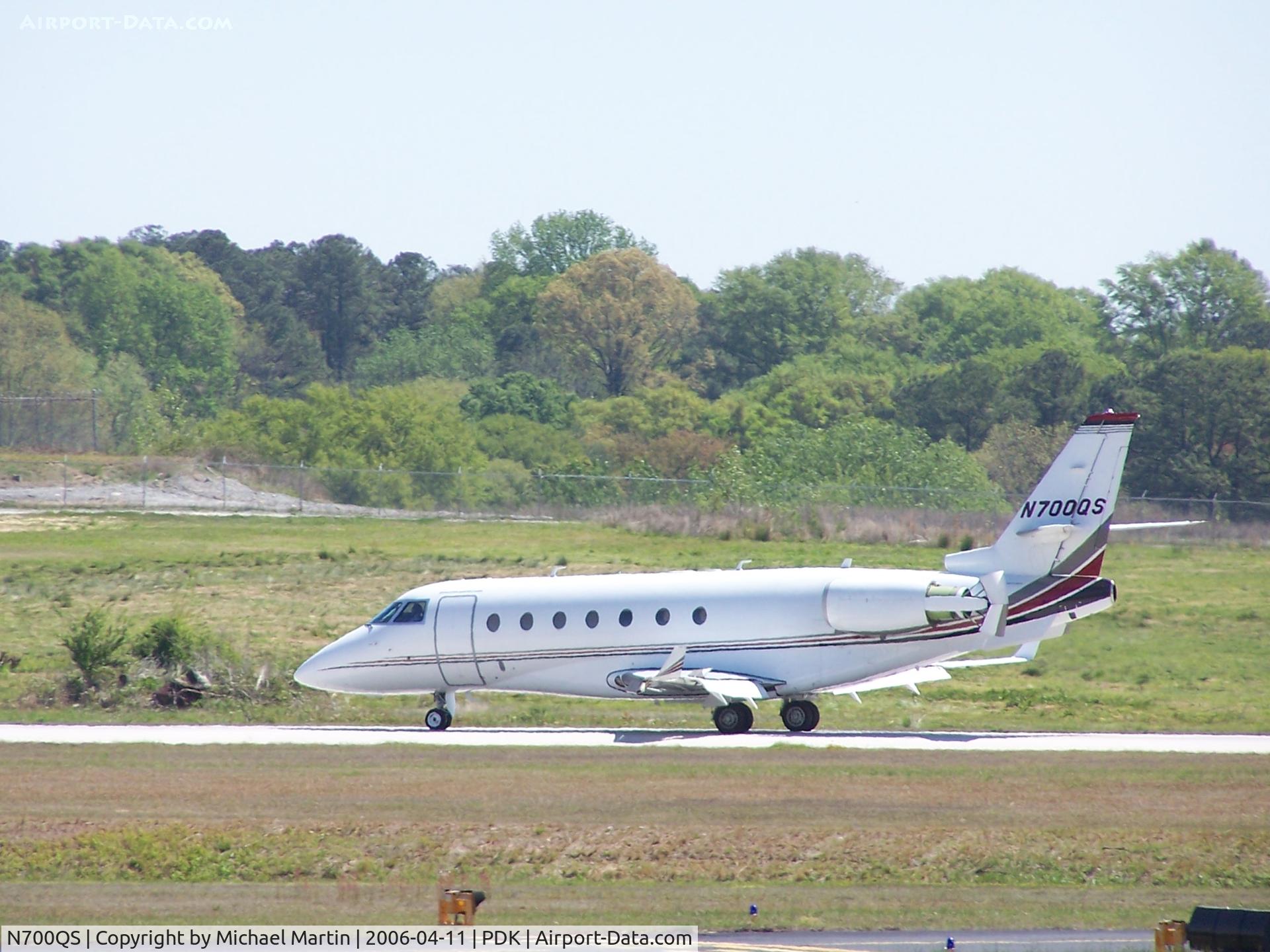 N700QS, 2001 Israel Aircraft Industries IAI-1126 Galaxy C/N 052, Landing PDK on 2R with airbrakes extended