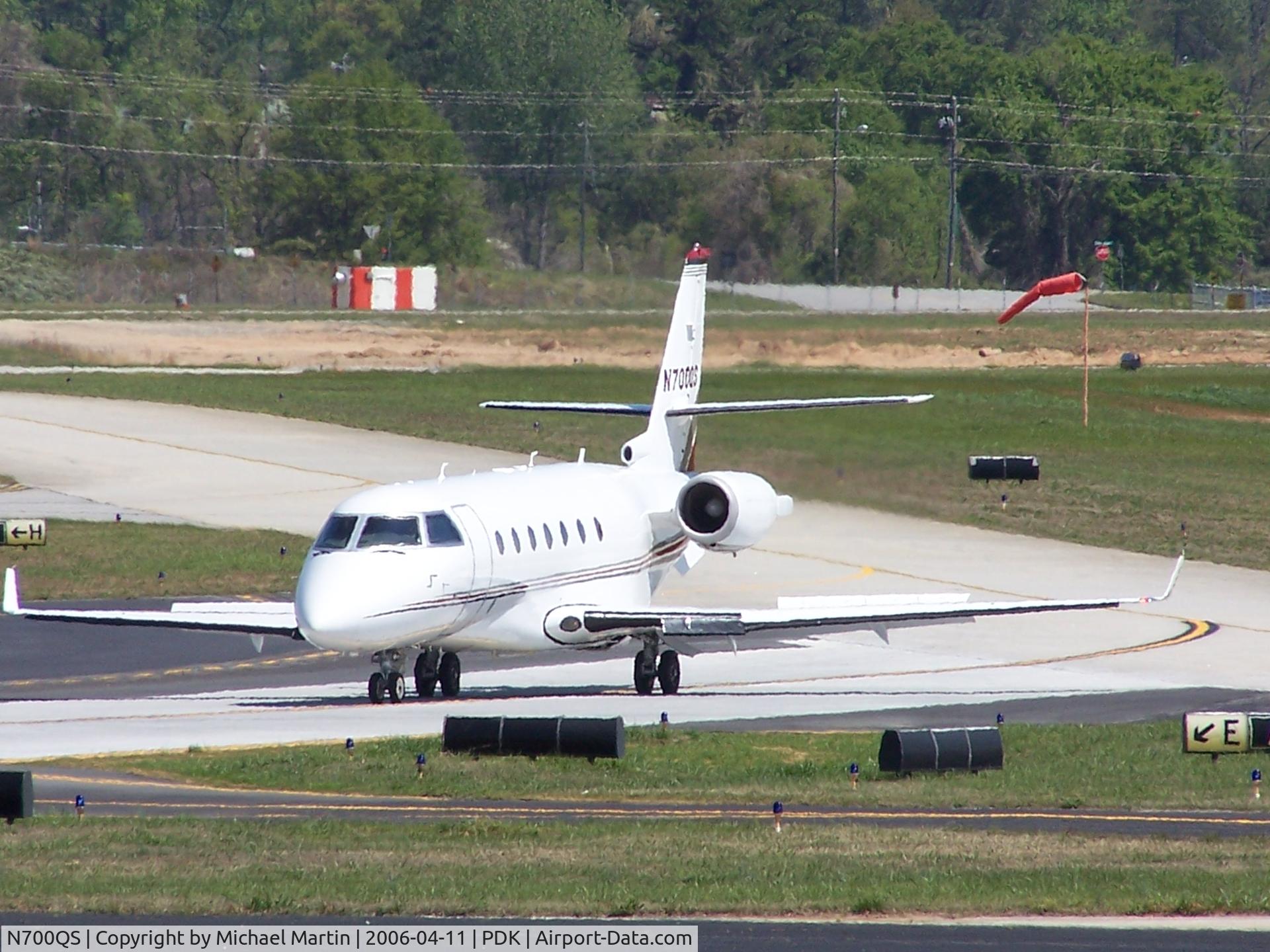 N700QS, 2001 Israel Aircraft Industries IAI-1126 Galaxy C/N 052, Taxing to Epps Air Service