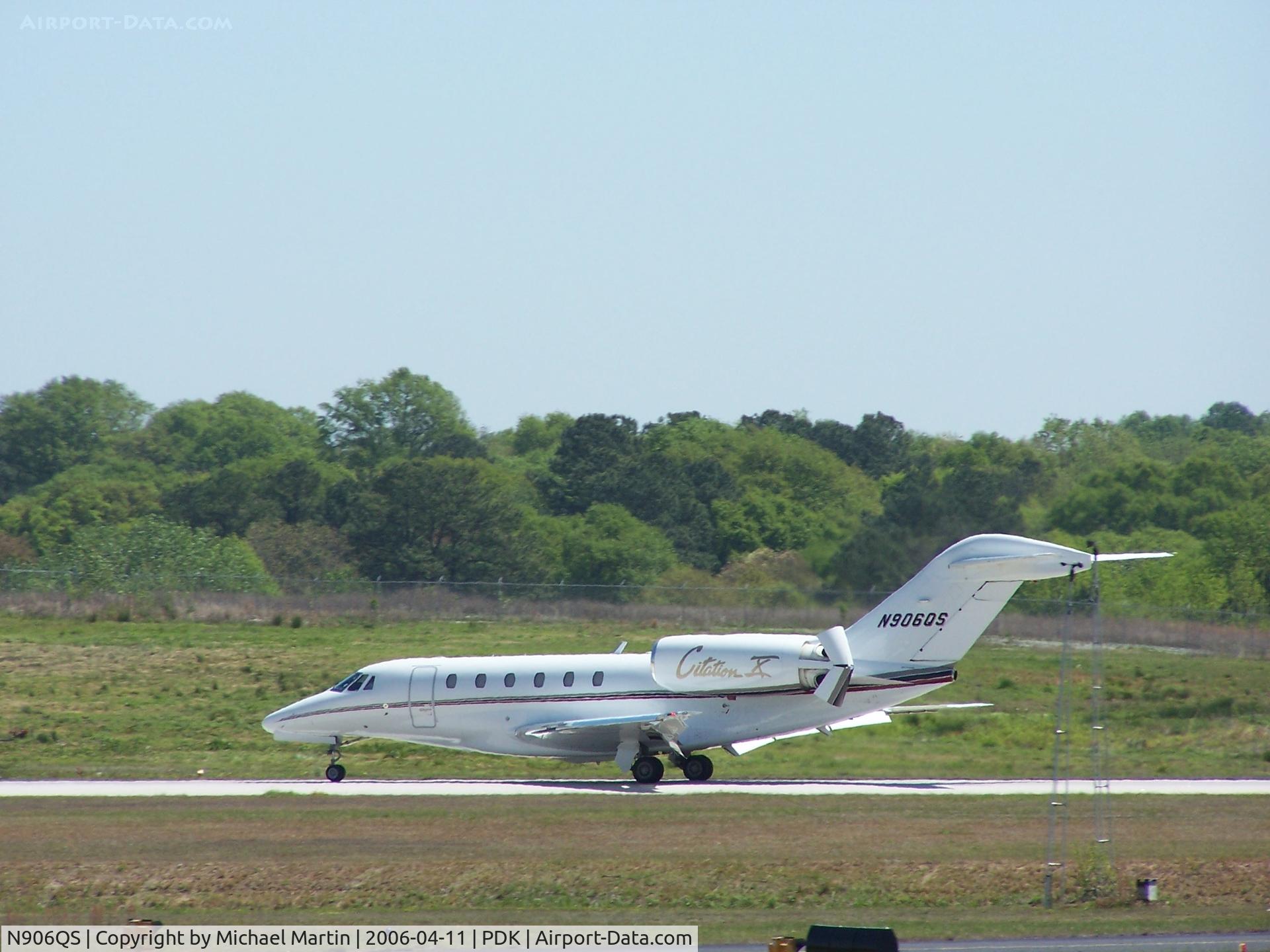 N906QS, 2002 Cessna 750 Citation X Citation X C/N 750-0206, Landing PDK on 2R with airbrakes extended