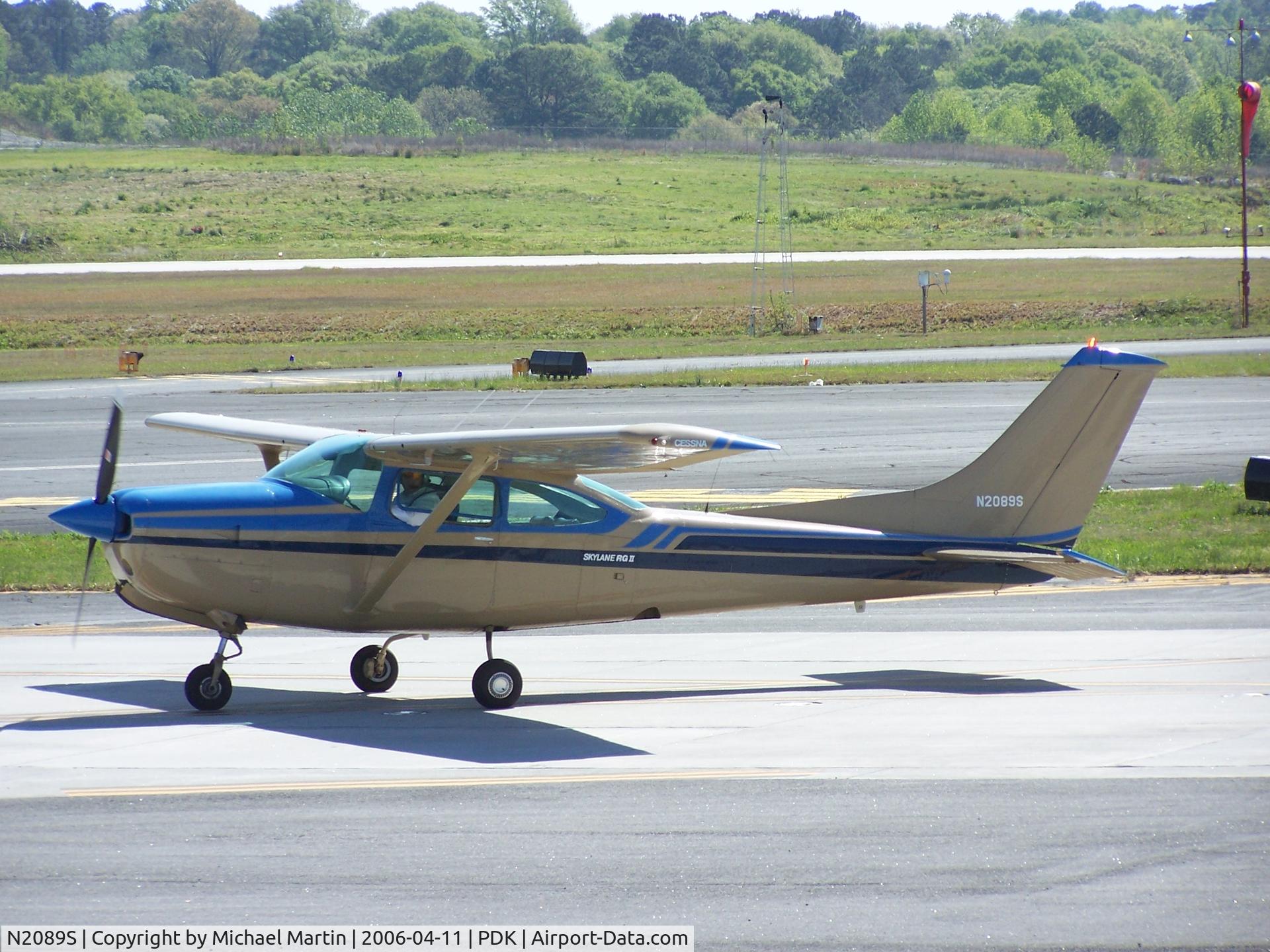 N2089S, Cessna R182 Skylane RG C/N R18201299, Landing 2L