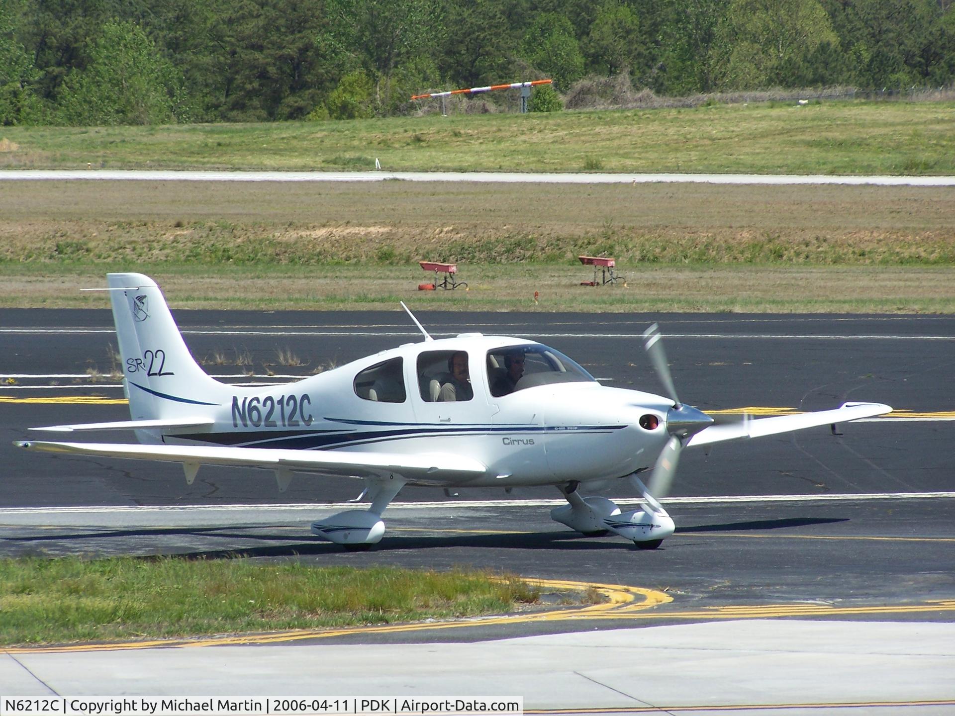 N6212C, 2002 Cirrus SR22 C/N 0240, Cirrus taxing from landing 2L