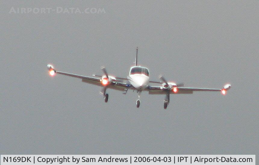 N169DK, 1978 Cessna 310R C/N 310R1412, just after turning final for rwy 12 at IPT