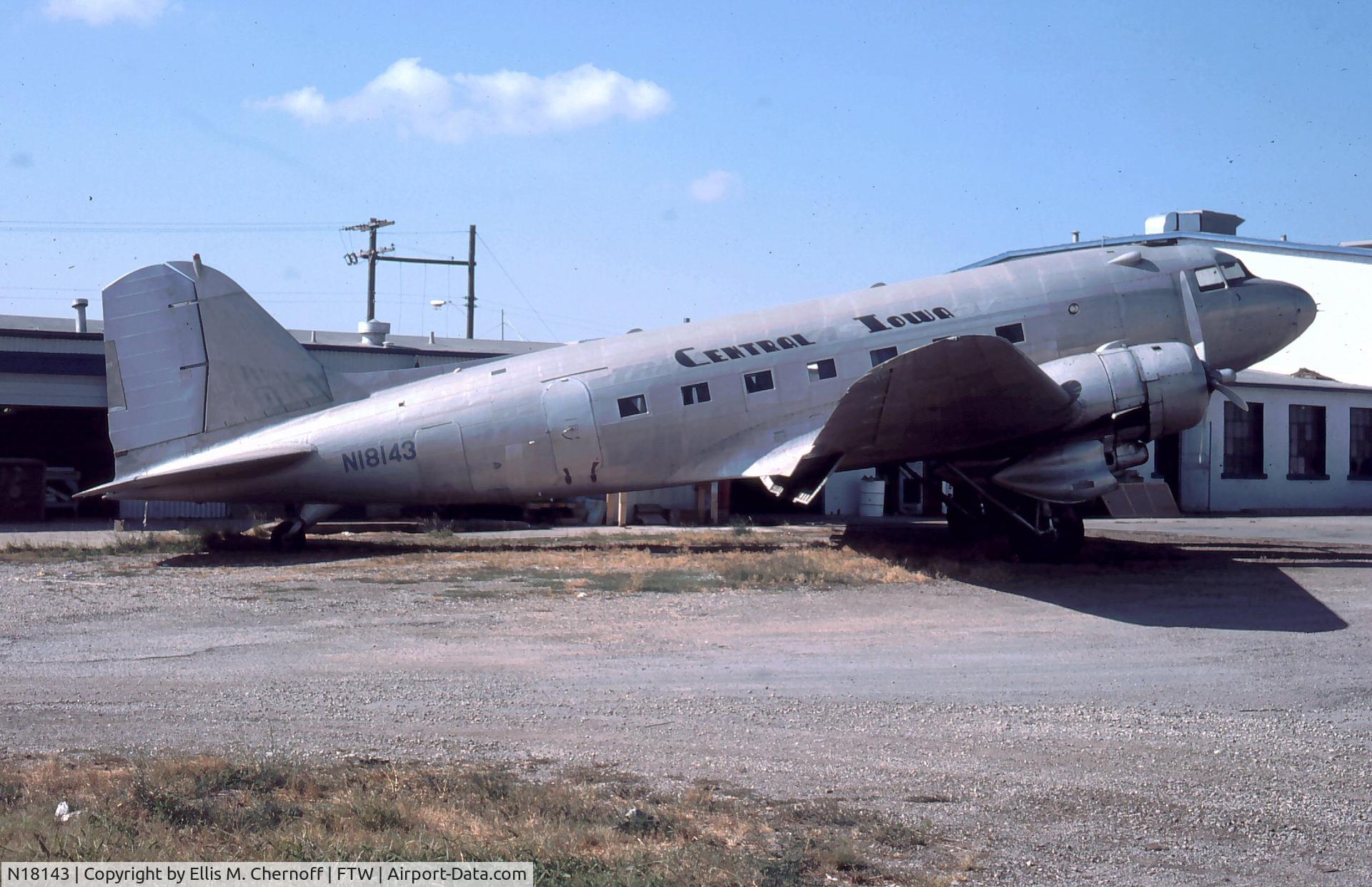 N18143, 1939 Douglas DC-3A C/N 2139, Central Iowa