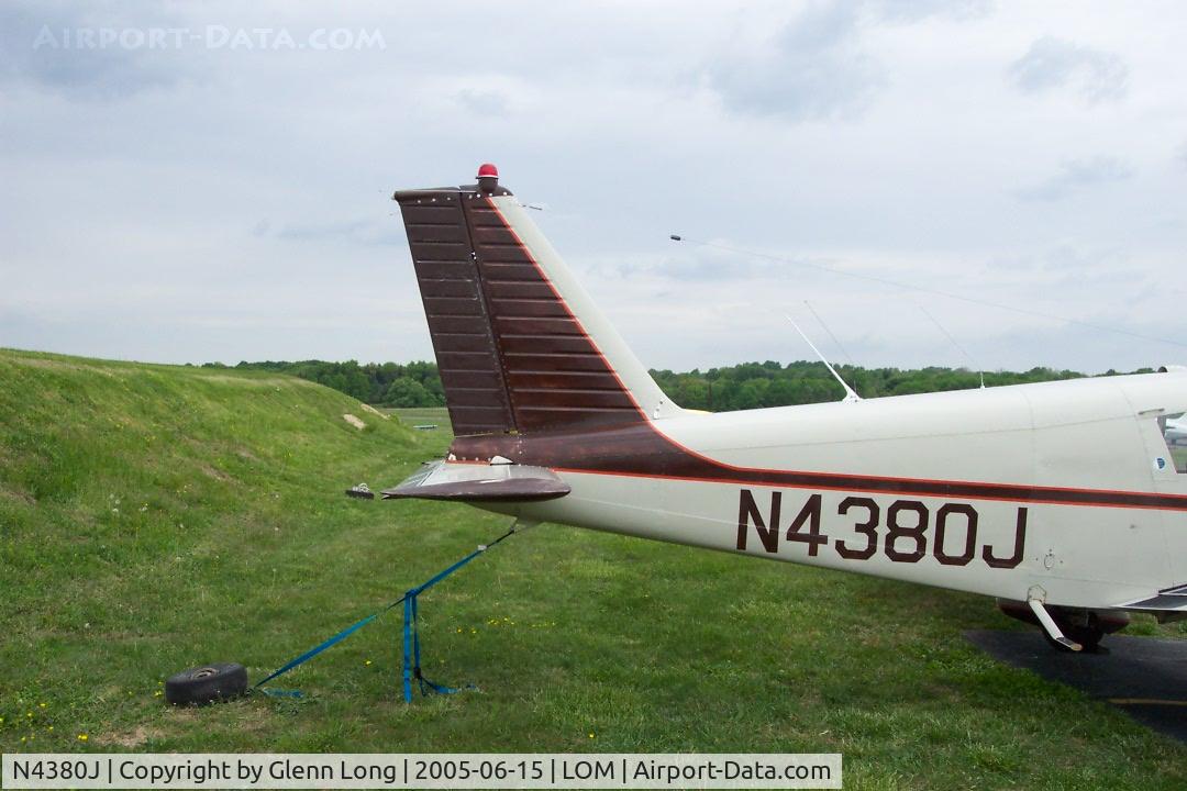 N4380J, 1967 Piper PA-28-140 Cherokee C/N 28-22766, This tail wants a stripe