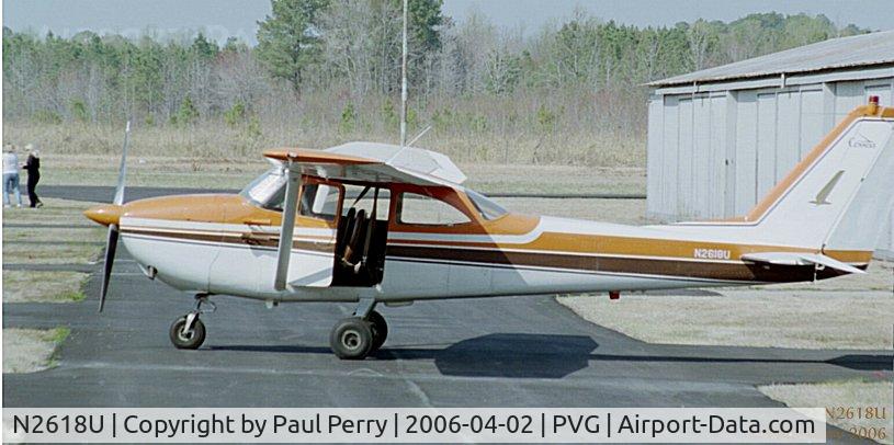 N2618U, 1963 Cessna 172D C/N 17250218, In between the T-Hangars, not sure if she was coming or going