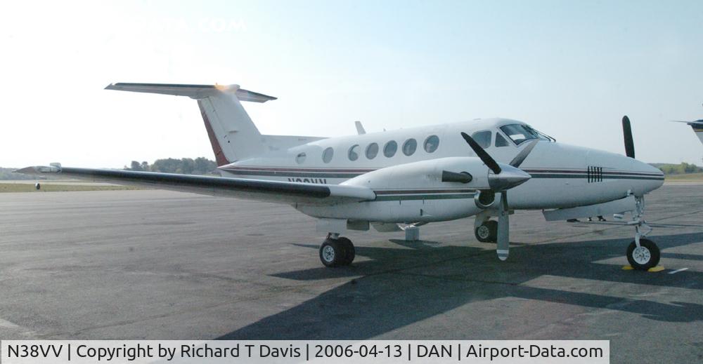 N38VV, 1991 Beech B200 King Air C/N BB-1412,  1991 Beech B200 at Danville Va.