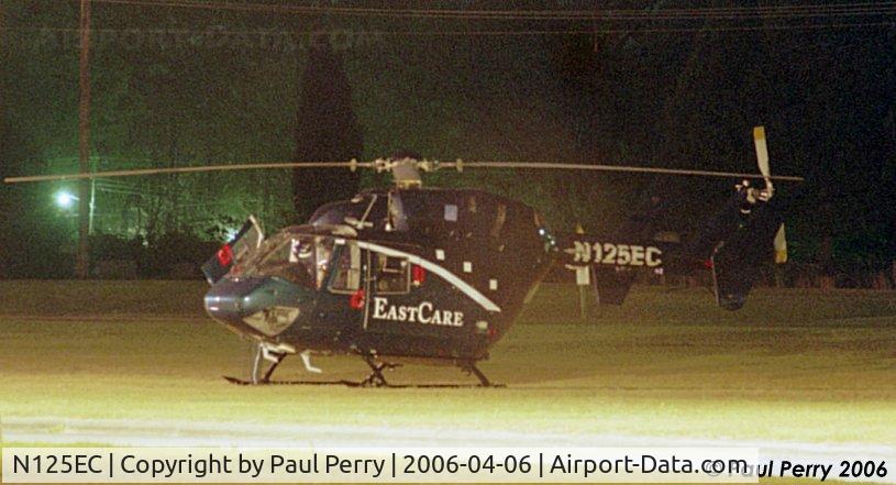 N125EC, 1986 Eurocopter-Kawasaki BK-117A-4 C/N 7065, Not long after the rotors stopped turning, waiting for the patient