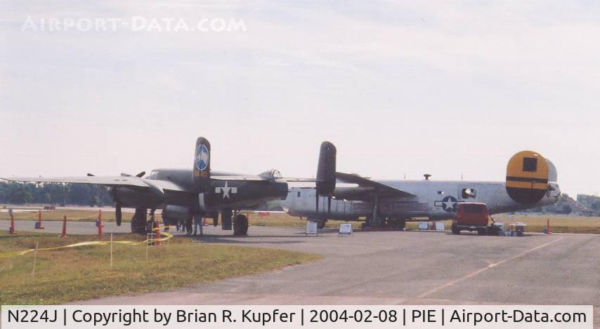 N224J, 1944 Consolidated B-24J-85-CF Liberator C/N 1347 (44-44052), with Tondeleyo B-25J