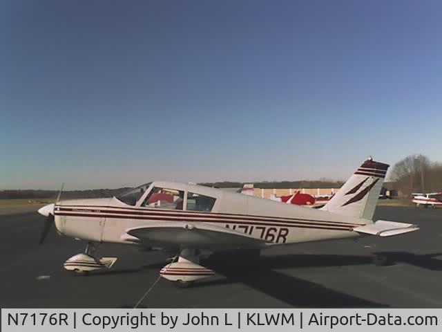 N7176R, 1966 Piper PA-28-140 C/N 28-21887, At home base