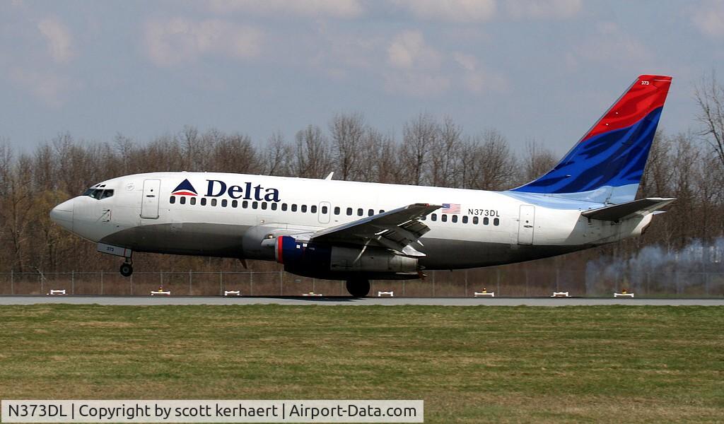 N373DL, 1987 Boeing 737-247 C/N 23520, landing rw 04
