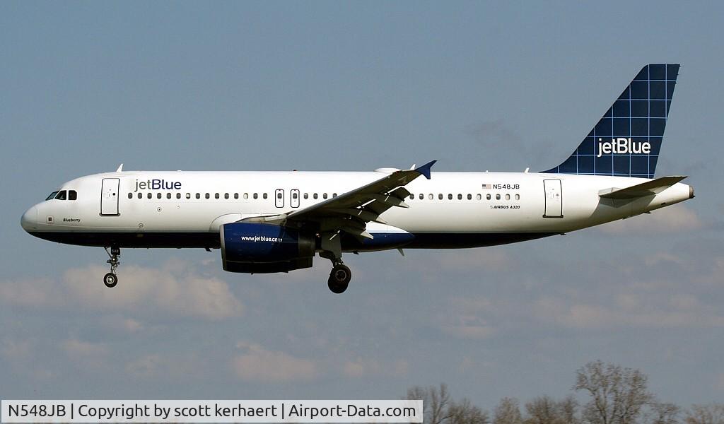 N548JB, 2002 Airbus A320-232 C/N 1868, landing rw 04