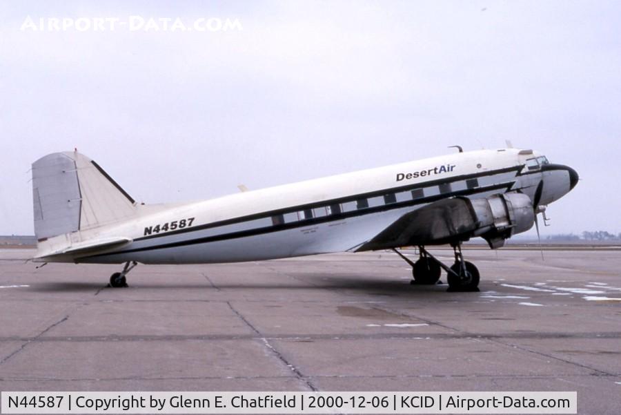N44587, 1944 Douglas C-47A-20-DK Skytrain  (DC-3C) C/N 12857, C-47A 42-92995, brought in freight on this blustery day