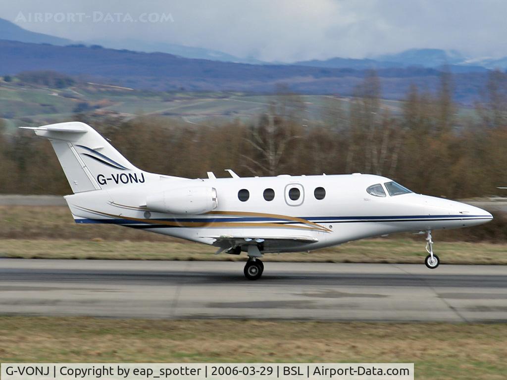 G-VONJ, 2003 Raytheon 390 Premier I C/N RB-66, Landing on runway 16