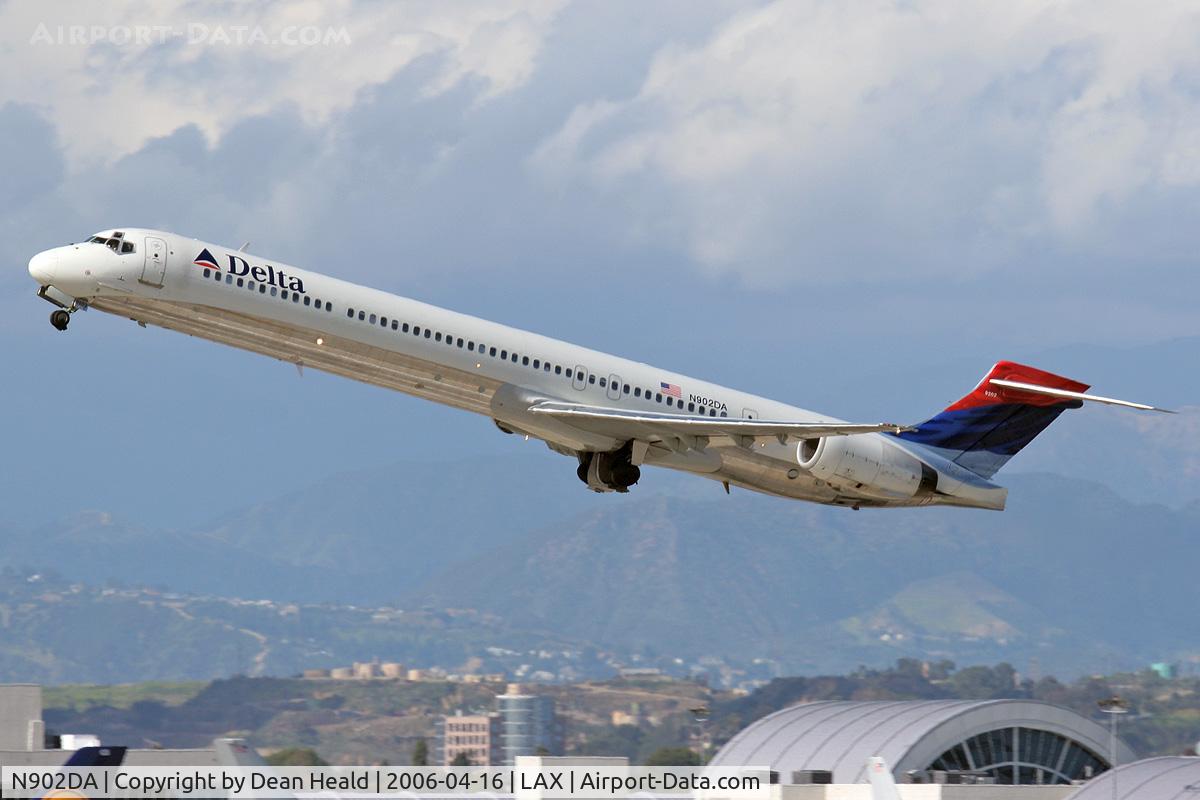 N902DA, 1994 McDonnell Douglas MD-90-30 C/N 53382, Delta Airlines N902DA (FLT DAL309) departing RWY 25R enroute to Salt Lake City Int'l (KSLC), Utah.