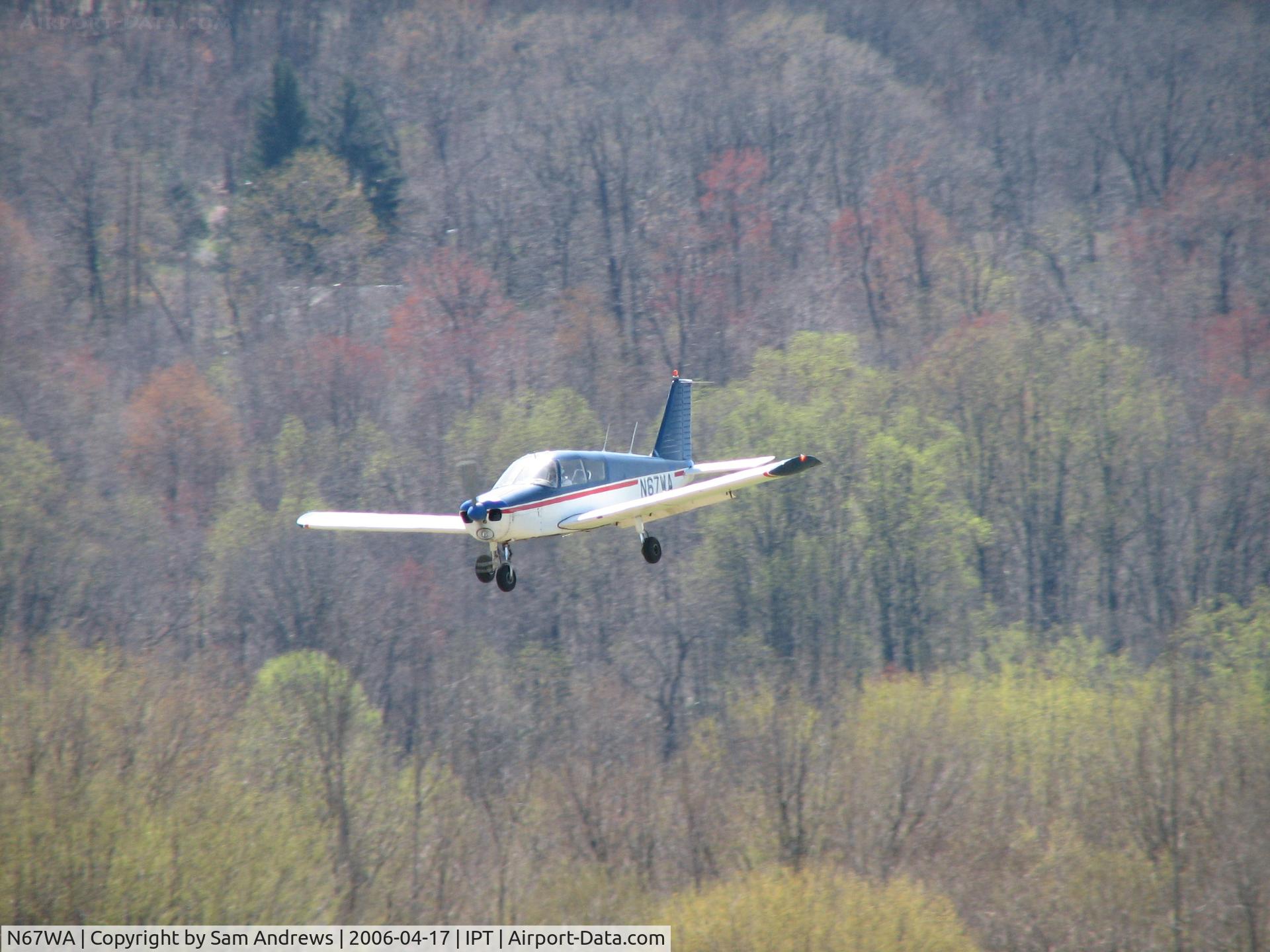 N67WA, 1971 Piper PA-28-140 Cherokee C/N 28-7125267, Short Final.  Just a few seconds later.