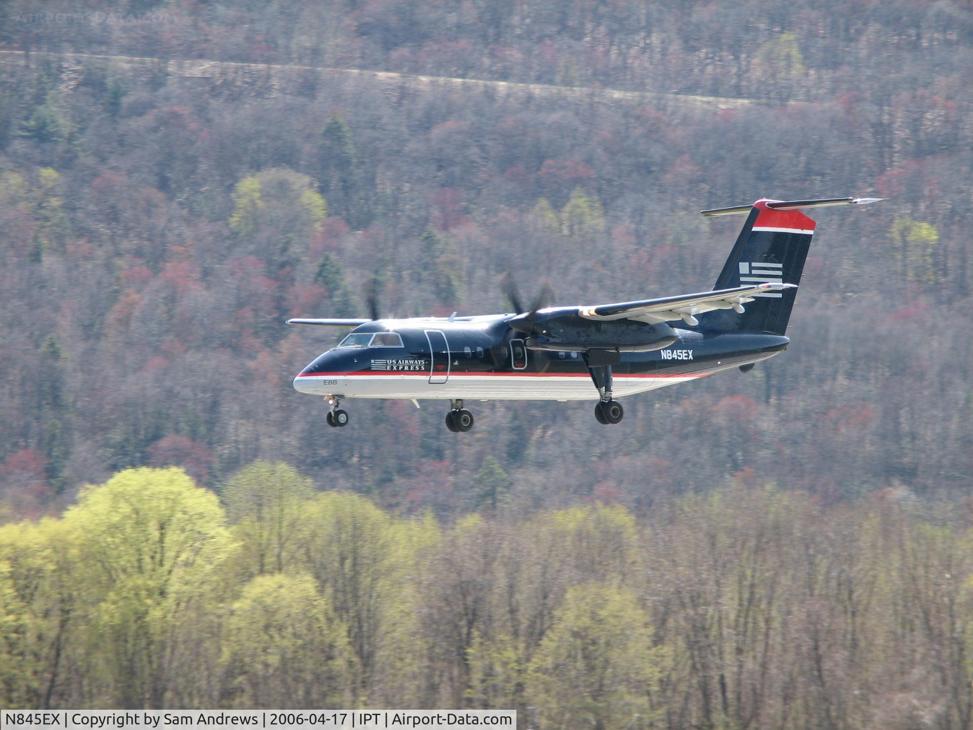 N845EX, 1992 De Havilland Canada DHC-8-102 Dash 8 C/N 344, Short Final