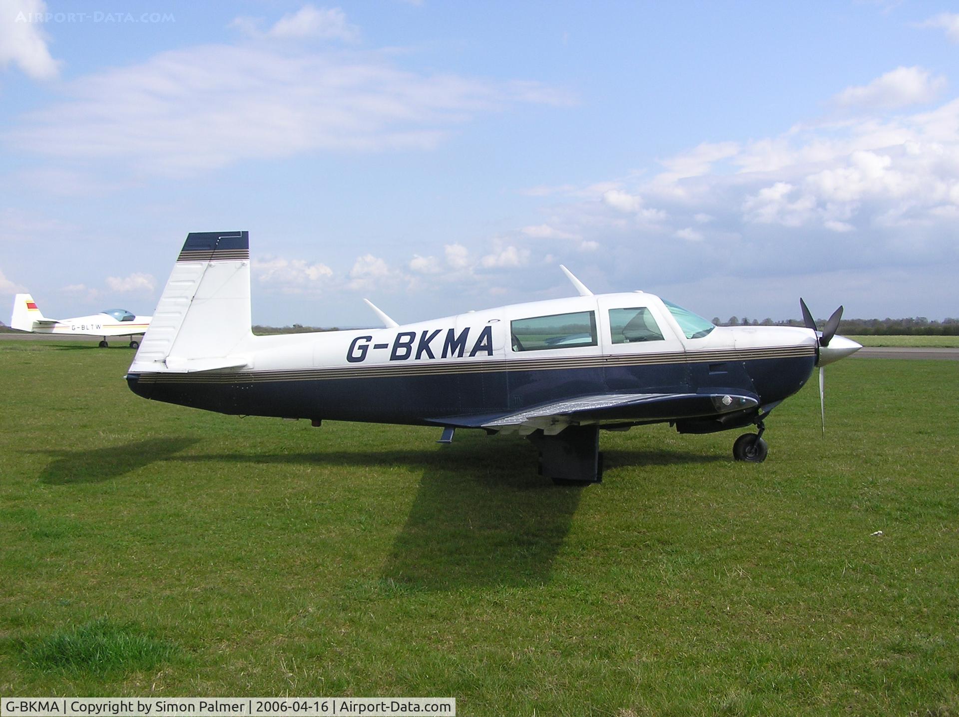 G-BKMA, 1982 Mooney M20J 201 C/N 24-1316, Mooney M20J at Hinton