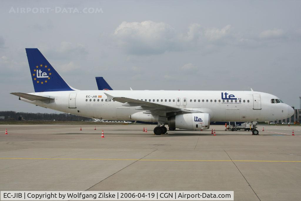 EC-JIB, 1994 Airbus A320-232 C/N 496, visitor
