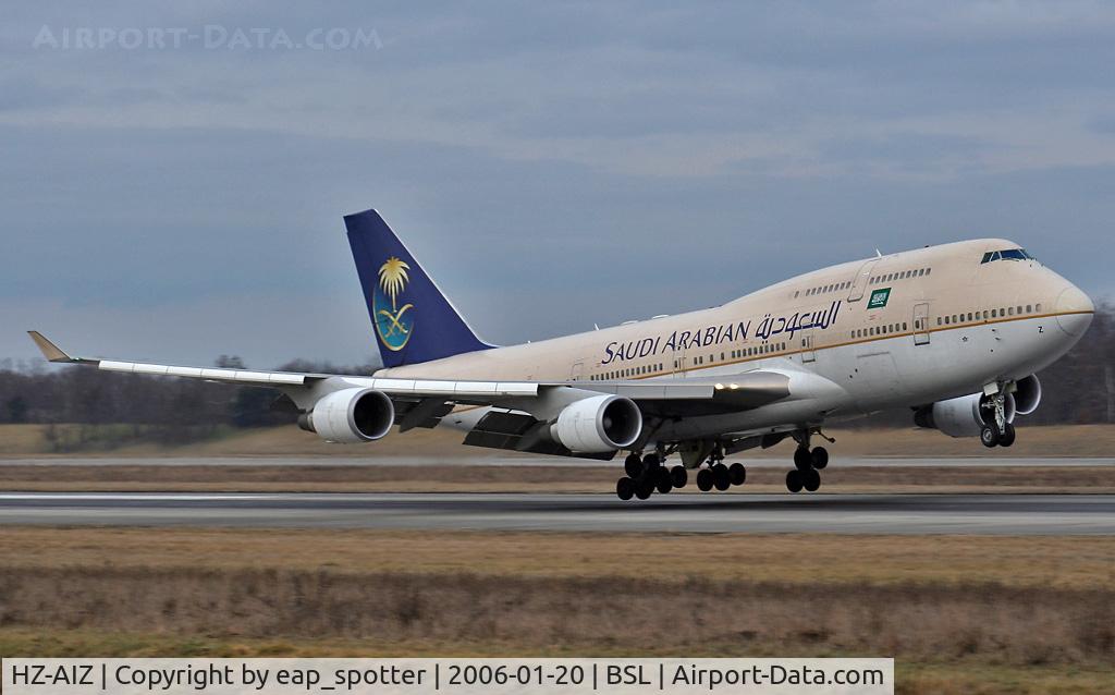 HZ-AIZ, 2001 Boeing 747-468 C/N 28343, Landing on runway 16 from Riyadh