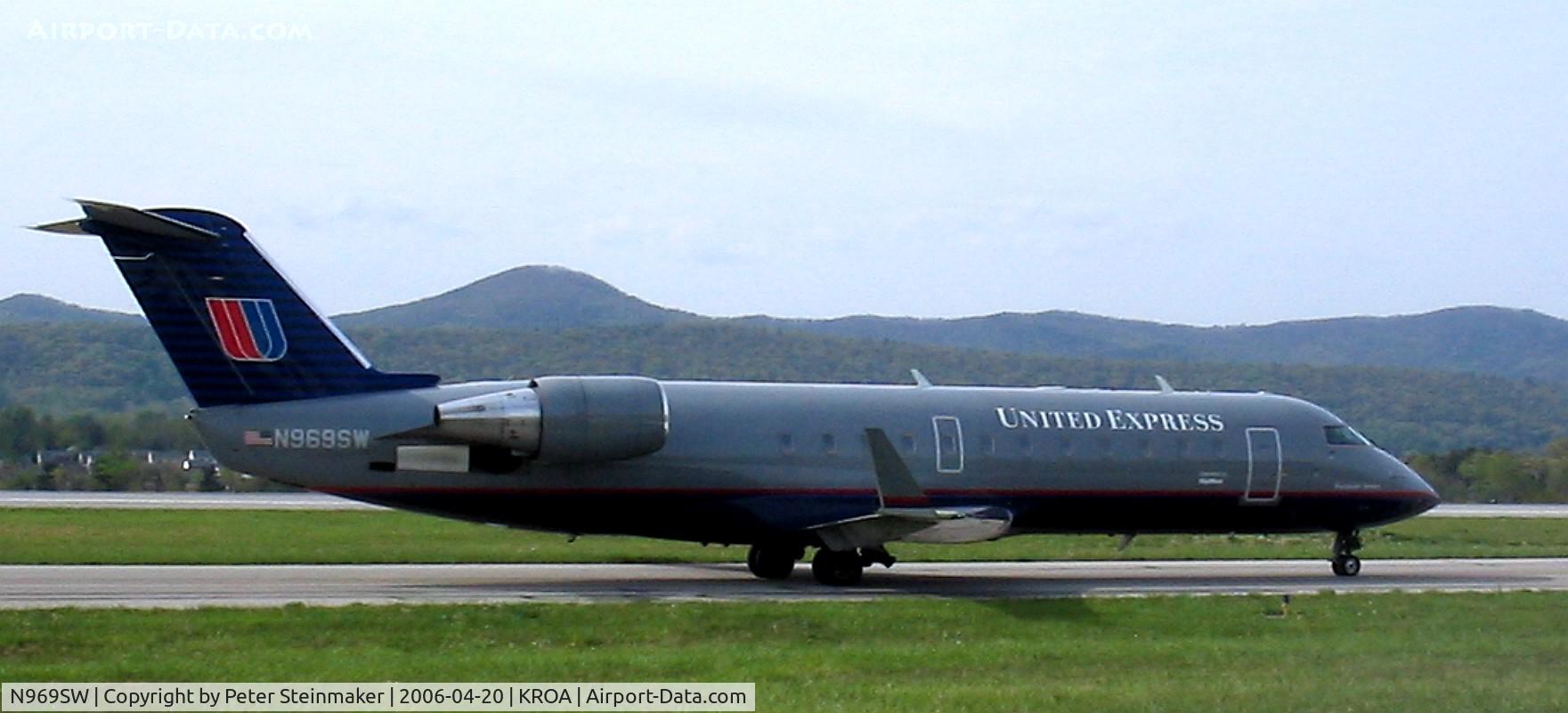N969SW, 2003 Bombardier CRJ-200ER (CL-600-2B19) C/N 7876, Taxiing to 24