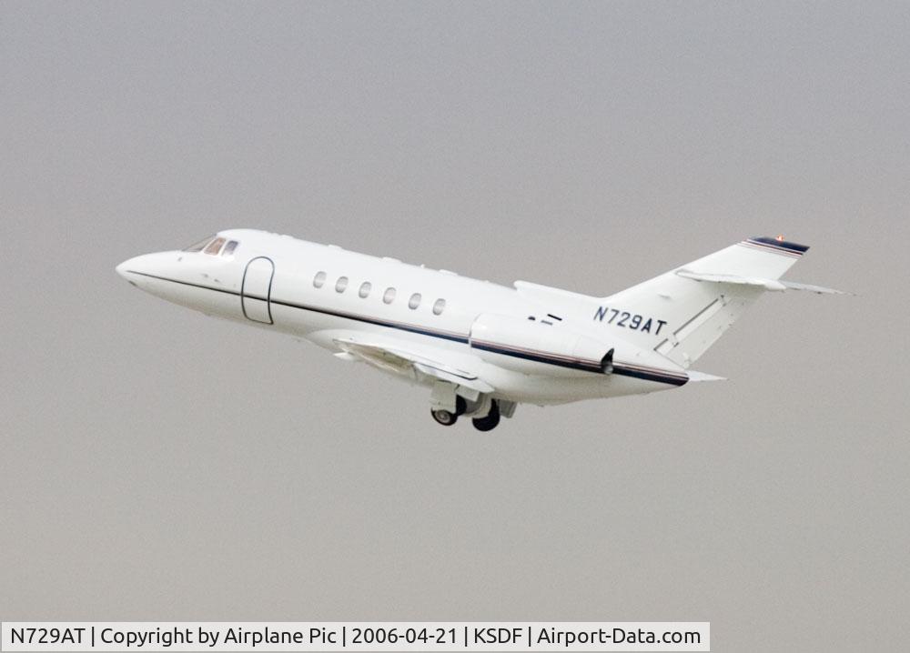 N729AT, 1999 Raytheon HAWKER 800XP C/N 258402, Departing Louisville International Airport 21-Apr-06