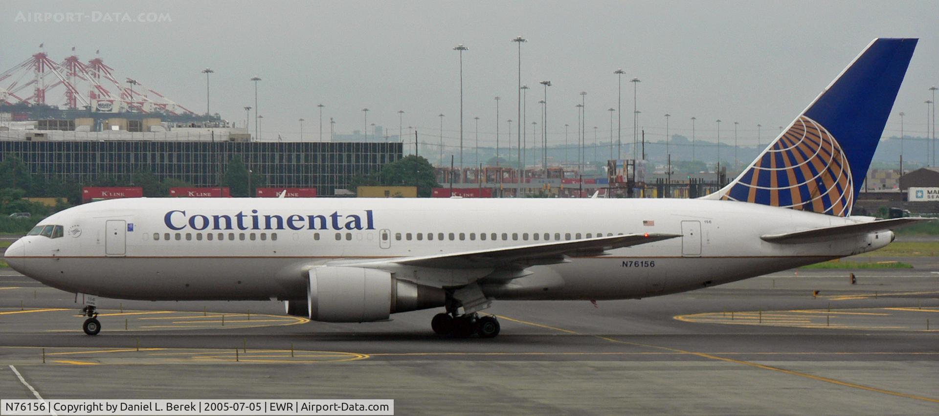 N76156, 2001 Boeing 767-224 C/N 30435, The short-bodied series -200 looks good in Continental's livery.