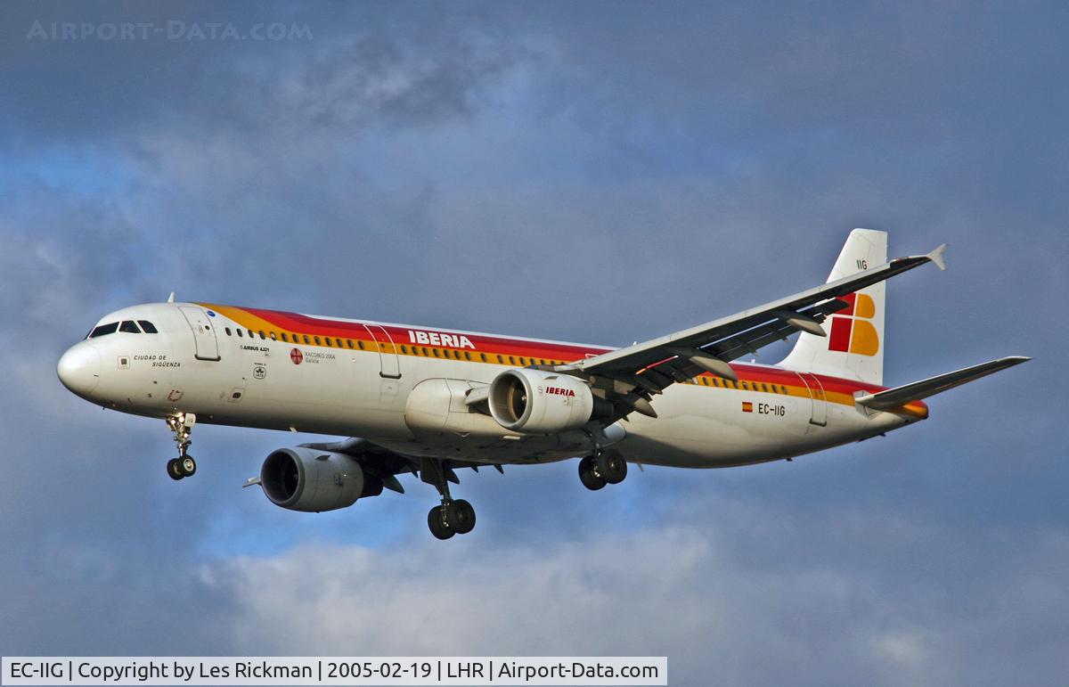 EC-IIG, 2001 Airbus A321-211 C/N 1554, Airbus A321 211