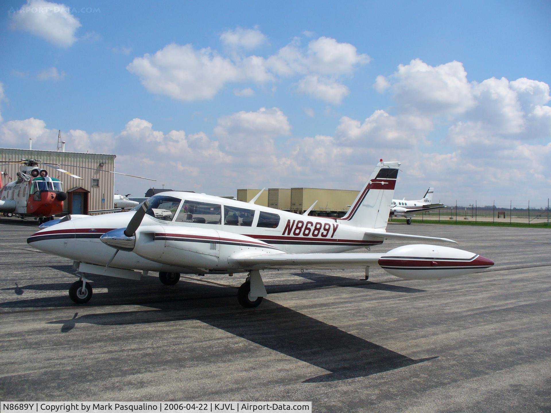 N8689Y, 1969 Piper PA-30 Twin Comanche C/N 30-1835, PA-30