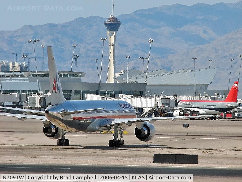 N709TW, 1997 Boeing 757-2Q8 C/N 28168, American Airlines / 1997 Boeing 757-2Q8 / 'D' Gates & Stratosphere in background