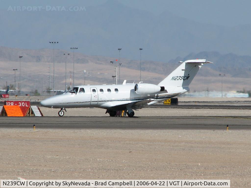 N239CW, 1999 Cessna 525 CitationJet CJ1 C/N 525-0339, Flight Options Inc. / 1999 Cessna 525 / A 'Biz-Jet' emerges from the shimmering mirage of VGT.