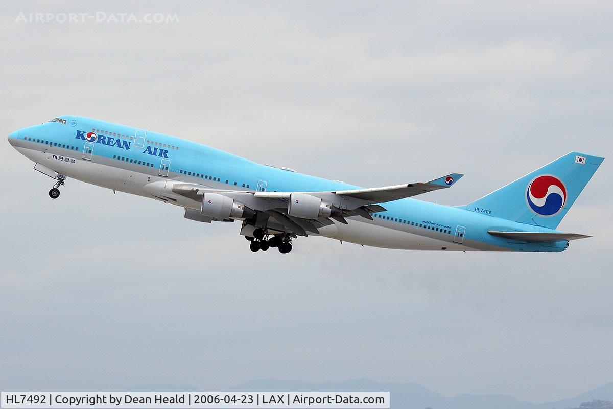 HL7492, Boeing 747-4B5 C/N 26397, Korean Air HL7492 (747-4B5) -FLT KAL18 - departing LAX RWY 25R, trailing brake dust, enroute to Seoul, Korea (Incheon International Airport - RKSI).