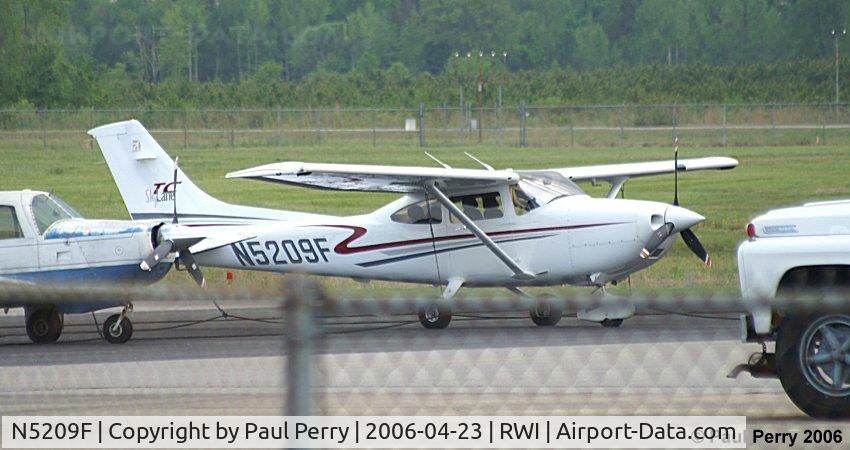 N5209F, 2002 Cessna T182T Turbo Skylane C/N T18208155, Speerit Wings training bird on the ramp near the Pepsi Mooney