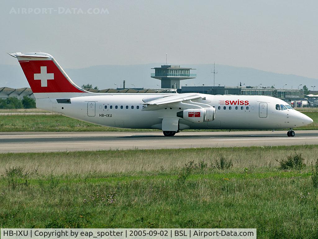 HB-IXU, 1995 British Aerospace Avro 146-RJ100 C/N E3276, lining-up runway 16 intersection hotel