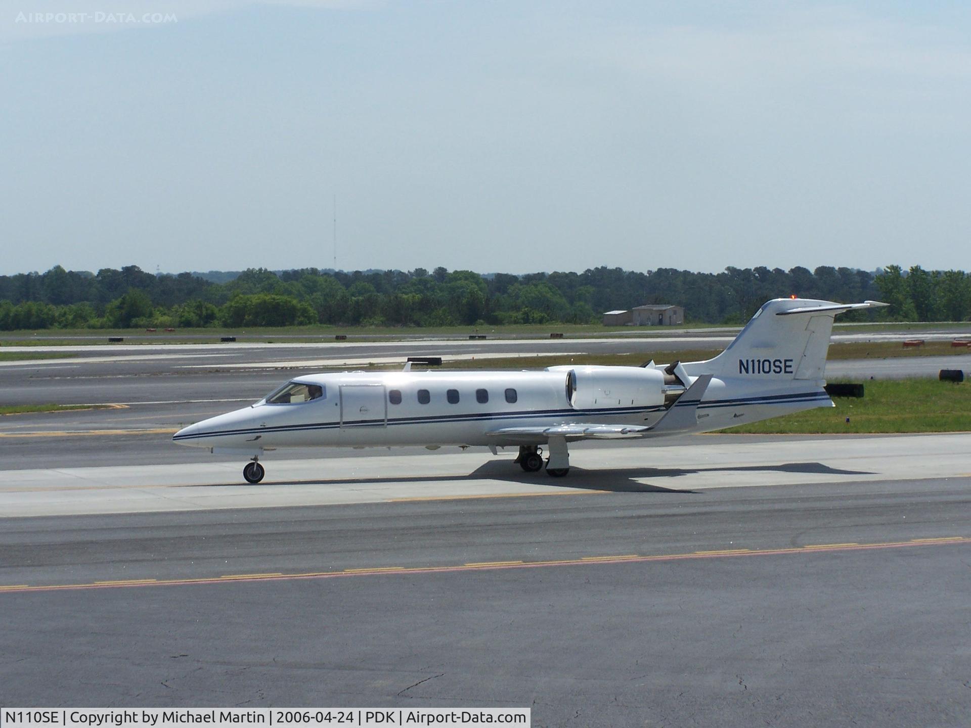 N110SE, 2000 Learjet 31A C/N 217, Taxing to Epps Air Service