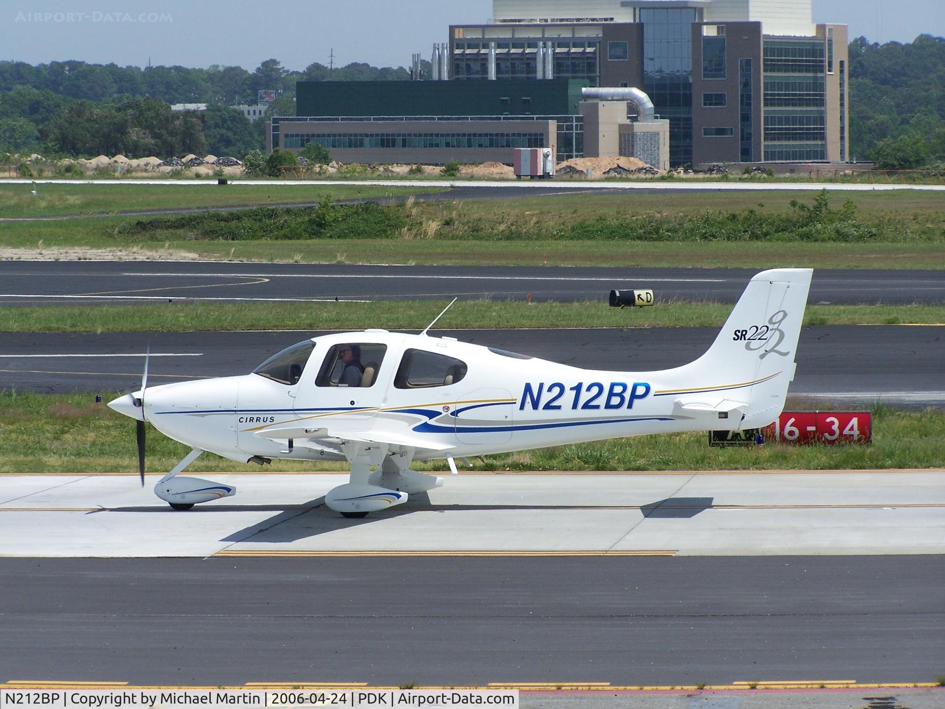 N212BP, 2004 Cirrus SR22 G2 C/N 0860, Taxing to Epps Air Service