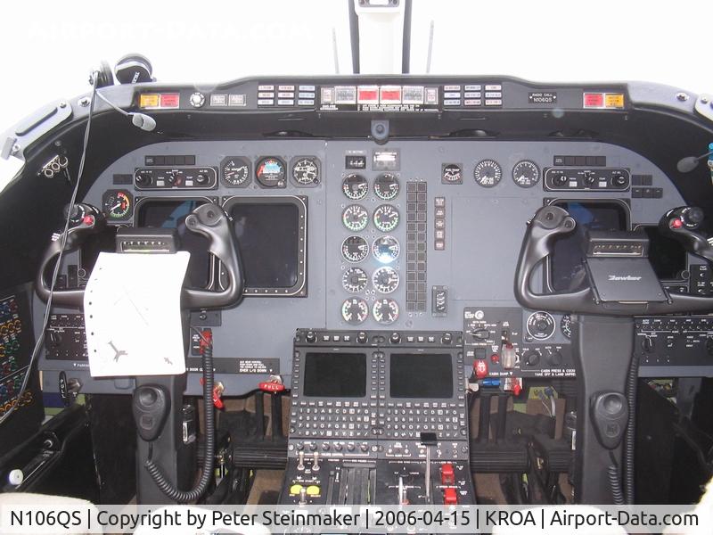 N106QS, Raytheon Aircraft Company 400A C/N RK-381, Flight deck.....What a nice office