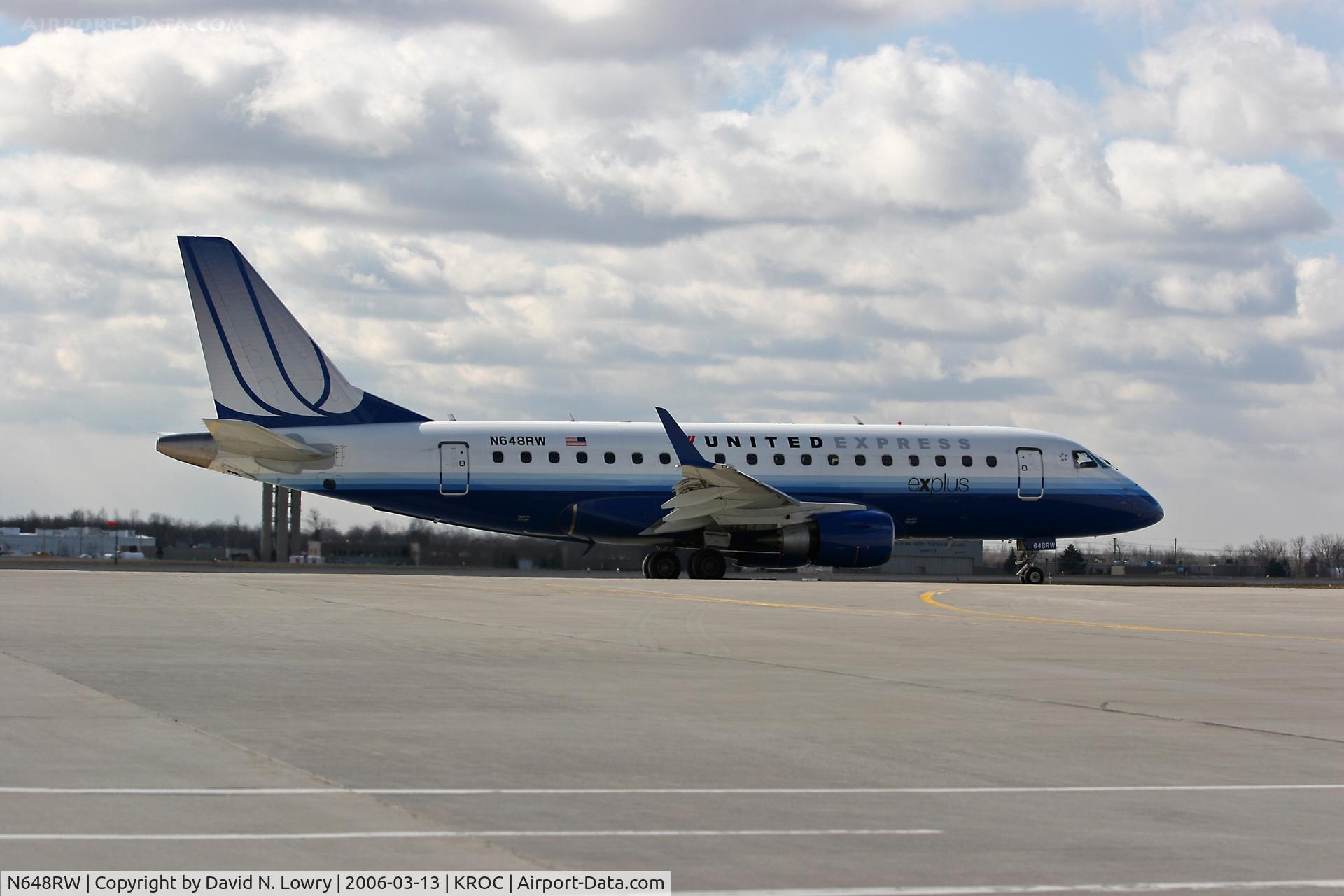 N648RW, 2005 Embraer 170SE (ERJ-170-100SE) C/N 17000068, N648RW at KROC.