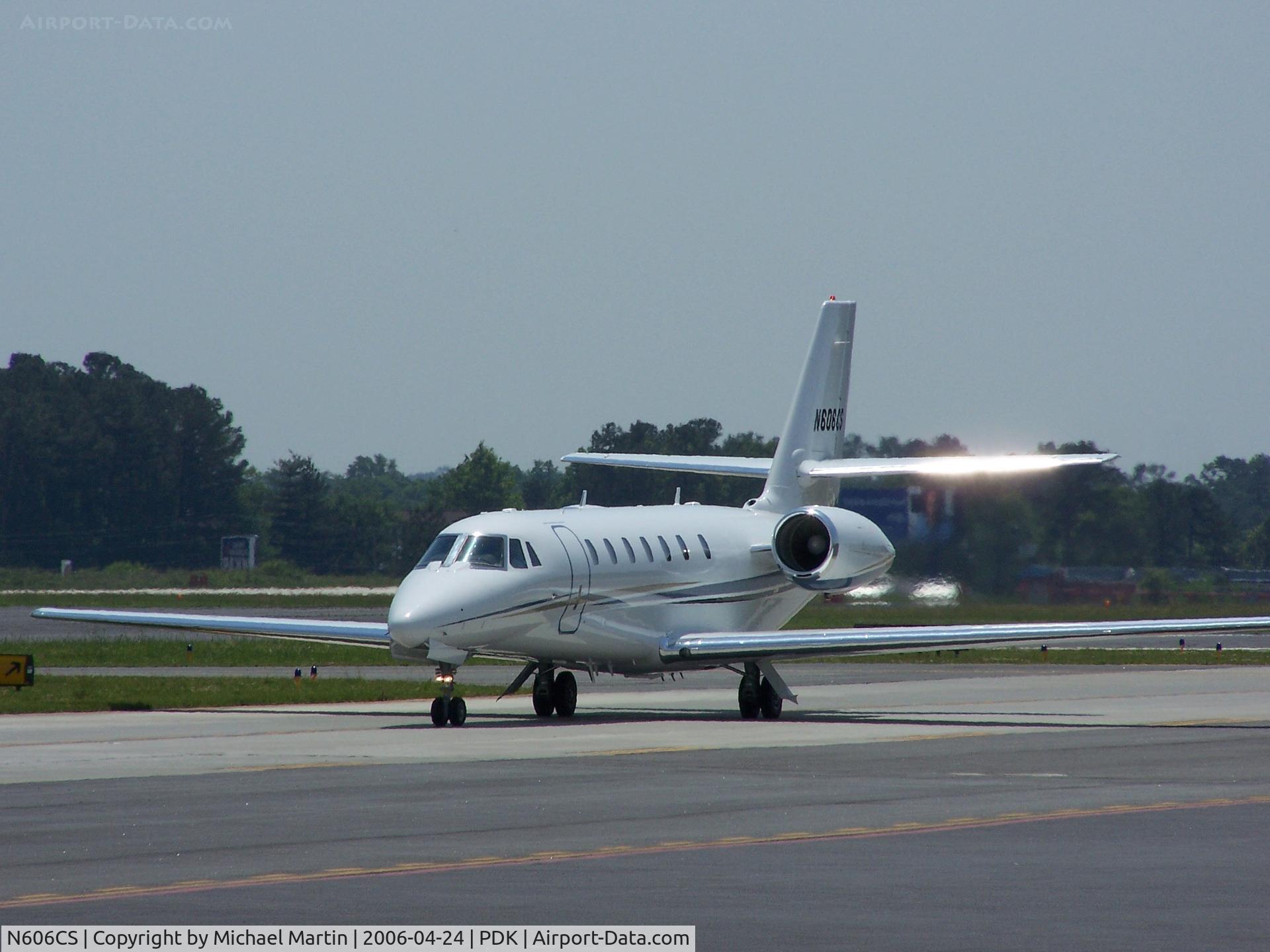 N606CS, 2006 Cessna 680 Citation Soveregin C/N 680-0061, Taxing to Epps Air Service