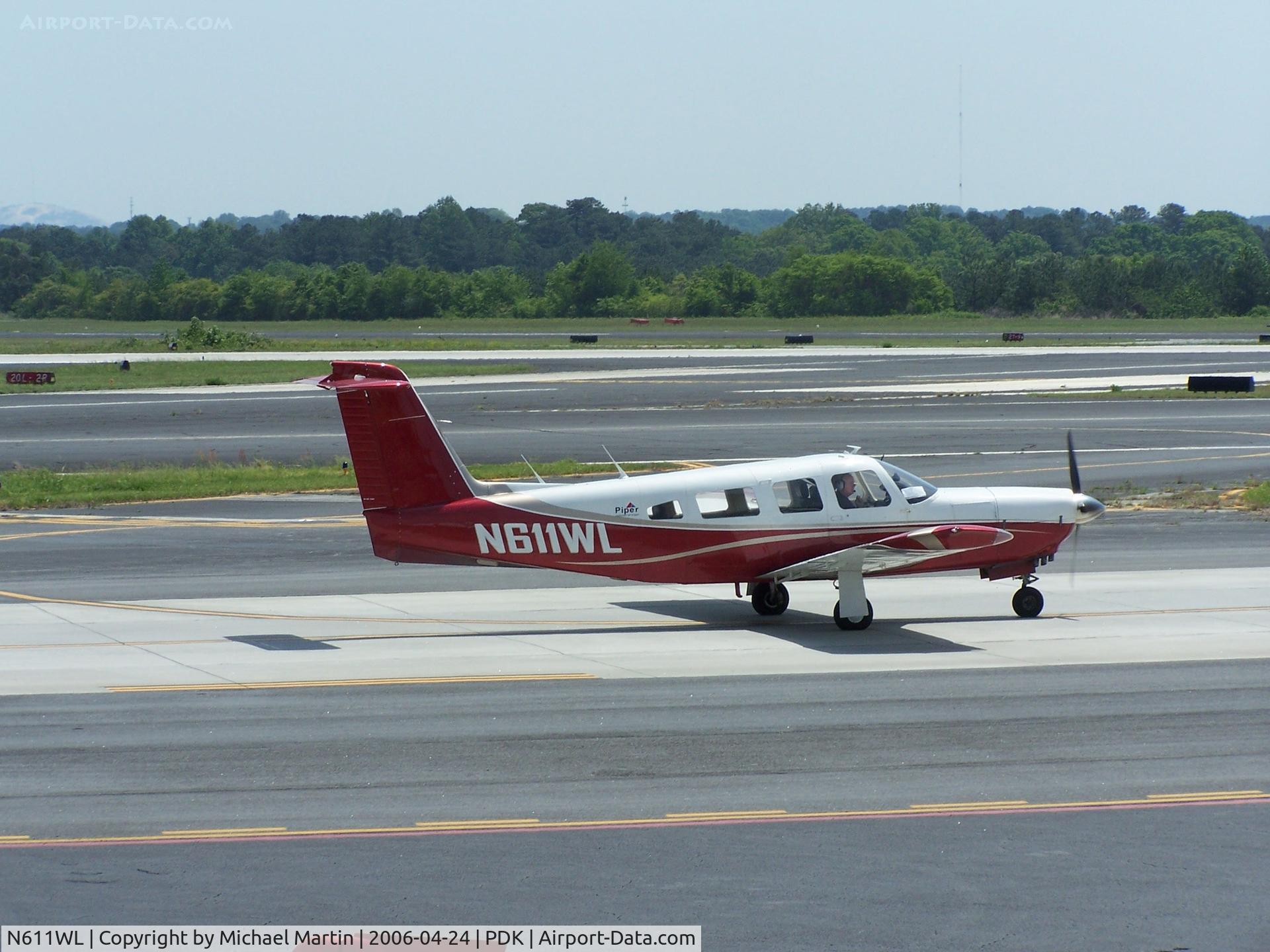 N611WL, 1978 Piper PA-32RT-300 Lance II C/N 32R-7885212, Taxing to Mercury Air Center