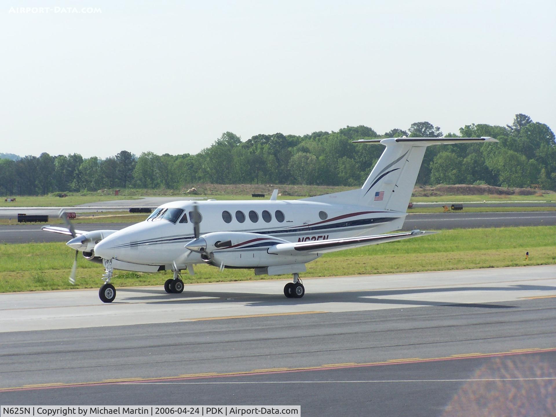 N625N, 1990 Beech B200 King Air King Air C/N BB-1394, Taxing to Runway 20L