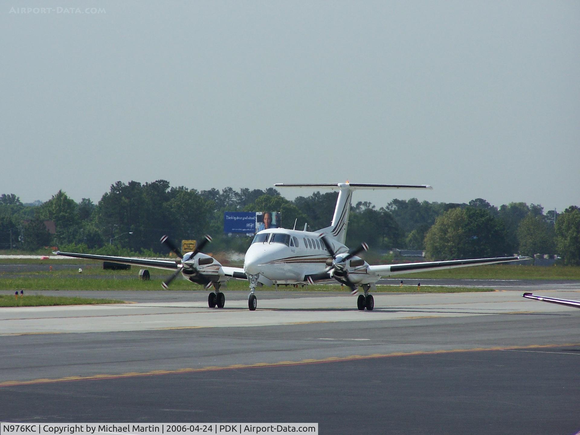 N976KC, 1979 Beech 200 C/N BB-601, Taxing to Epps Air Service