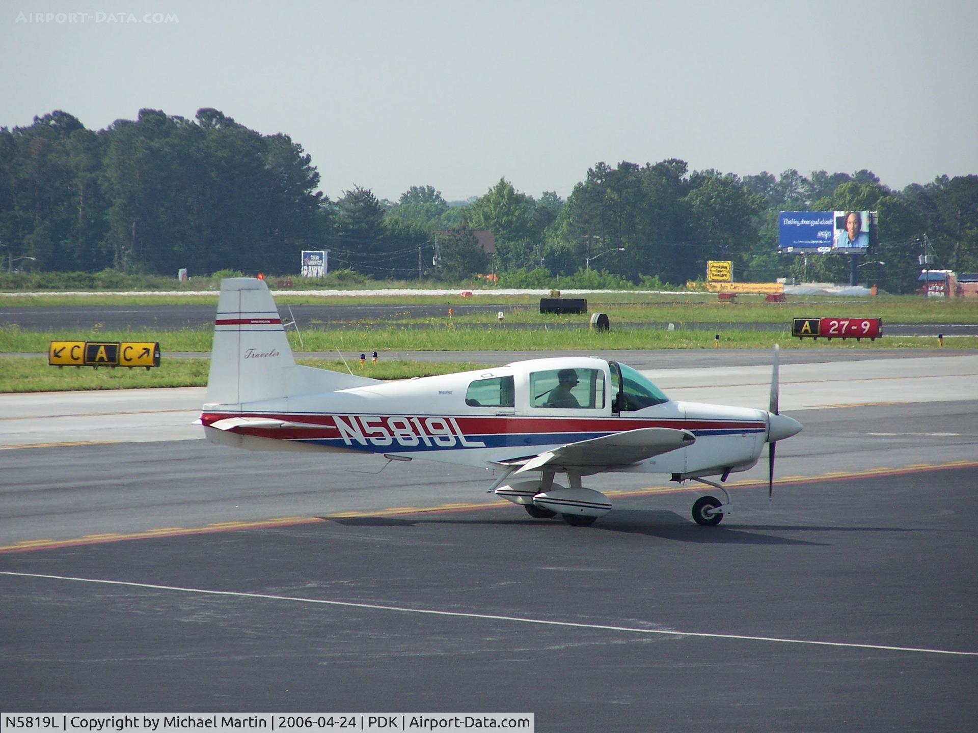 N5819L, 1972 American AA-5 C/N AA5-0219, Taxing to Mercury Air Center