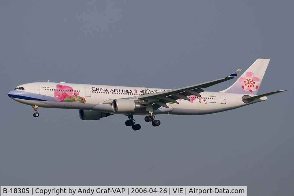 B-18305, 2005 Airbus A330-302 C/N 671, Final RWY16.