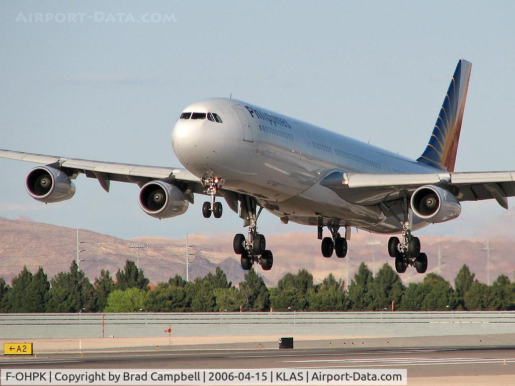 F-OHPK, Airbus A340-313 C/N 176, Philippine Airlines / Airbus Industrie A340-313 - Landing RWY 25L