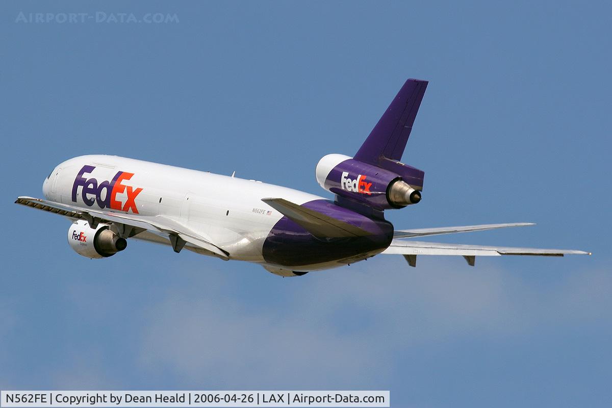 N562FE, 1977 McDonnell Douglas MD-10-10F C/N 46947, FedEx N562FE (FLT FDX3019) climbing out from RWY 25L enroute to Chicago Ohare Int'l (KORD), Illinois.