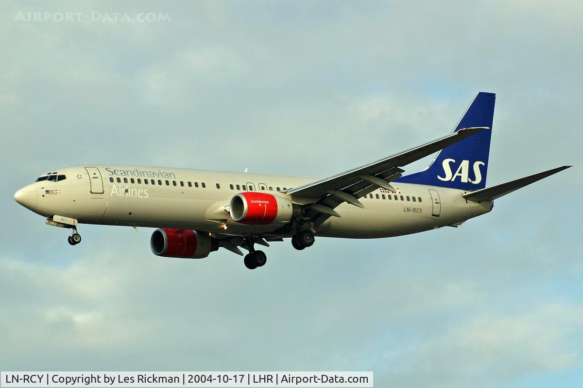 LN-RCY, 2001 Boeing 737-883 C/N 28324, Boeing 737 883